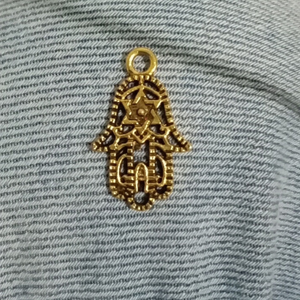 Witchcraft hand Atomized pendant